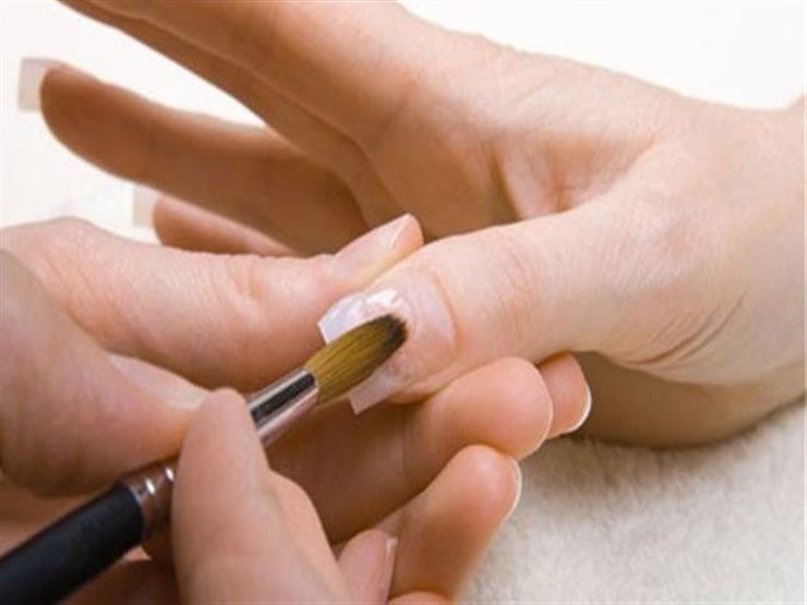 كل ما تريدين معرفته عن تركيب الأظافر الإكريليك.. نصائح وتحذيرات