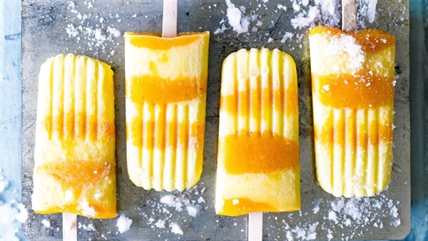 طريقة تحضير آيس كريم الزبادي المثلج بالموز والنكتارين