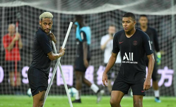 شاهد: طرد نيمار من احتفالات باريس سان جيرمان بكأس السوبر