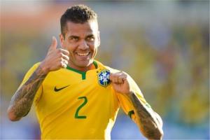 «داني ألفيس» الأعلى أجرًا في الدوري البرازيلي