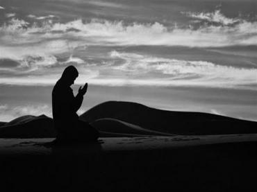 دعاء في جوف الليل: اللهم لا تدع لنا حاجة من حوائج الدنيا والآخرة إلا قضيتها