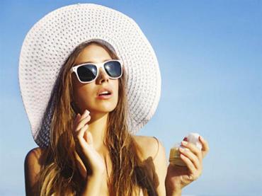نصائح للحفاظ على جمال بشرتك في الصيف